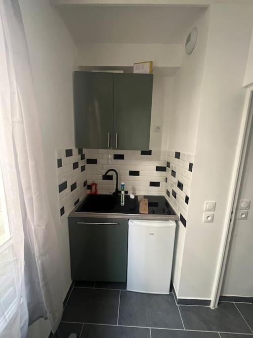 Studio Cosy Refait A Neuf Levallois Exterior photo